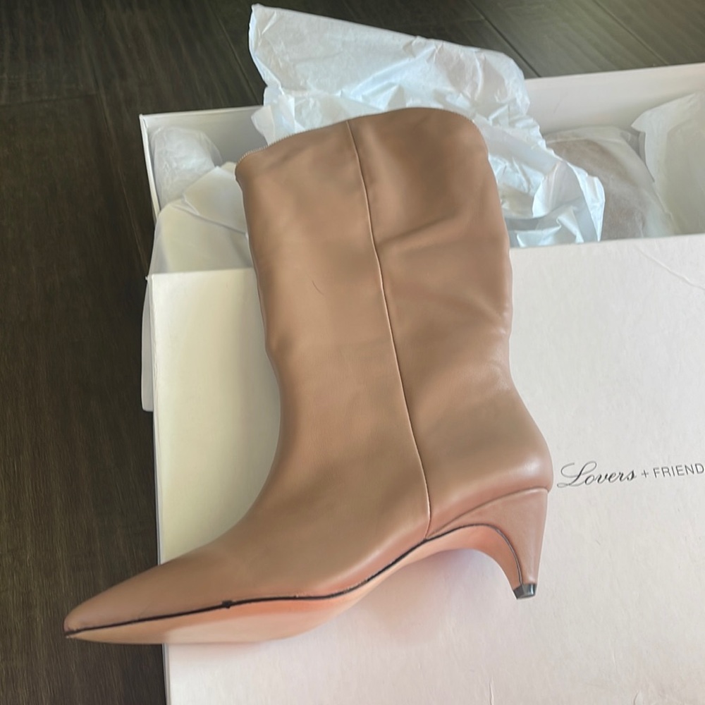 NWT Lovers & Friends Petra boots in Camel